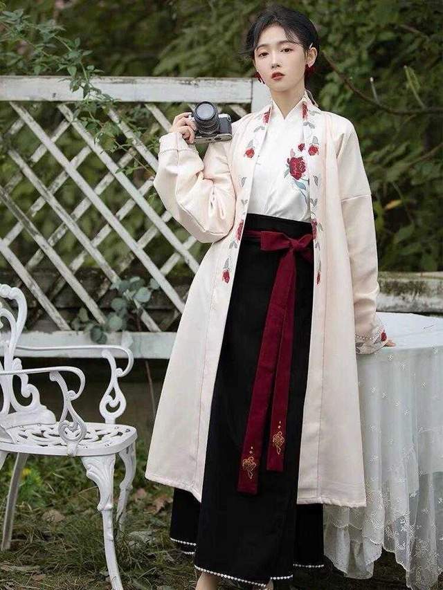 衣领 汉服元素衣服“火”了，穿上让你提升气质又温婉，美出了新高度