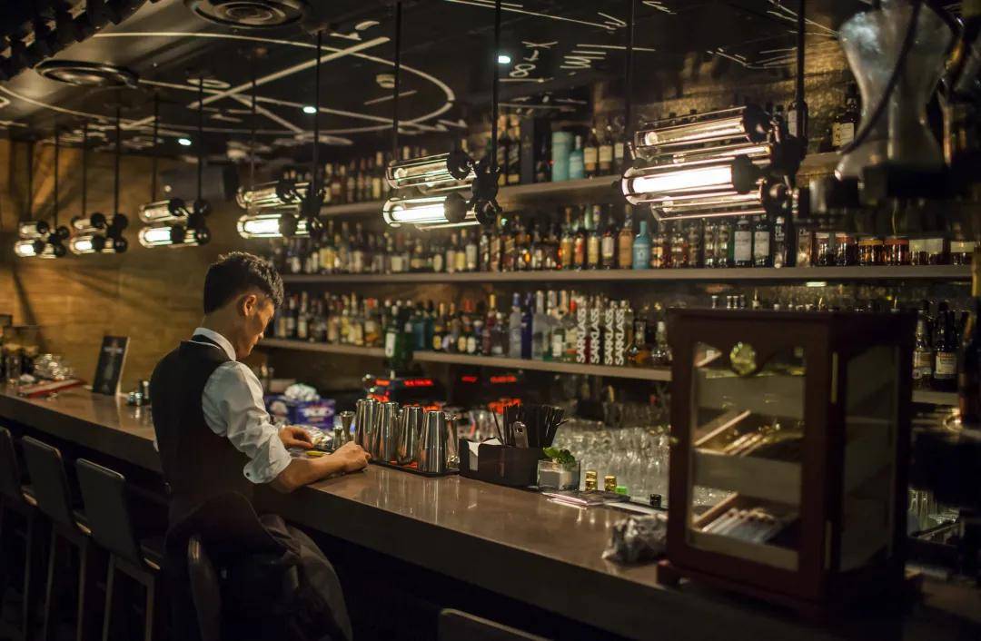 有趣的灵魂微醺的酒馆浅析中国小酒馆行业发展