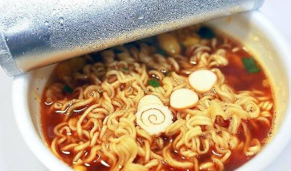 缺乏营养|儿科医生列出6类零食“黑名单”，仍有不少家长在给孩子吃！