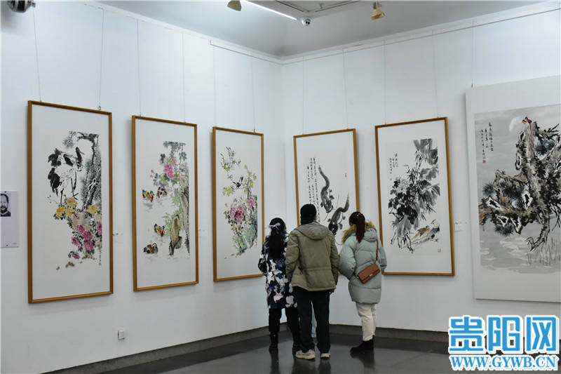 市民|【图集】“贵阳美术馆年度中国花鸟画学术交流展”人气火爆