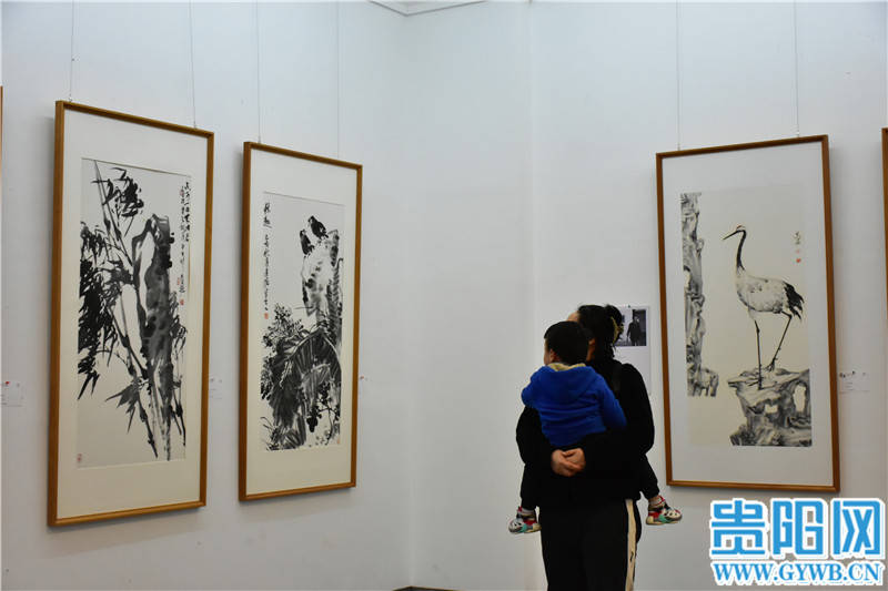 市民|【图集】“贵阳美术馆年度中国花鸟画学术交流展”人气火爆