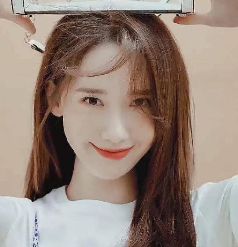 曲线被星探从校门追到家门口的少女，教你什么叫美神降临