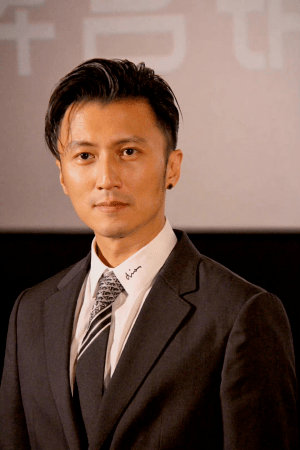抿着嘴男星超高清生图！王一博暴露动脸痕迹，41岁谢霆锋的素颜我服了