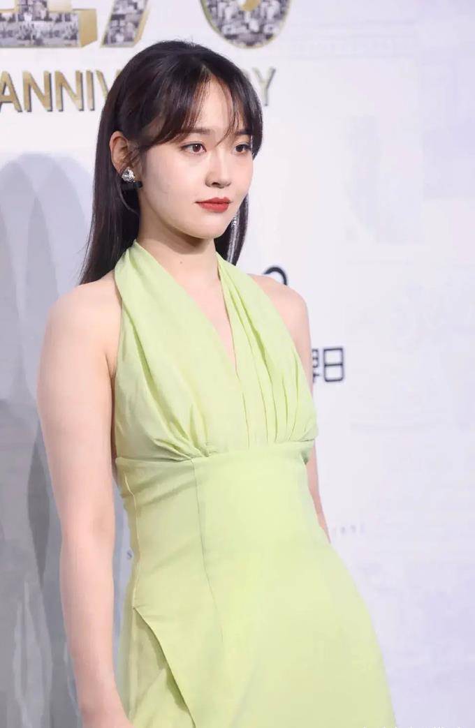 张佳宁宋茜李菲儿宋雨琦等同框,美女盛装亮相争相斗艳,曾黎赢得太彻底