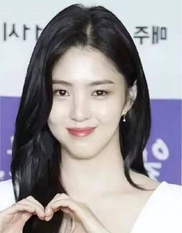 曲线被星探从校门追到家门口的少女，教你什么叫美神降临