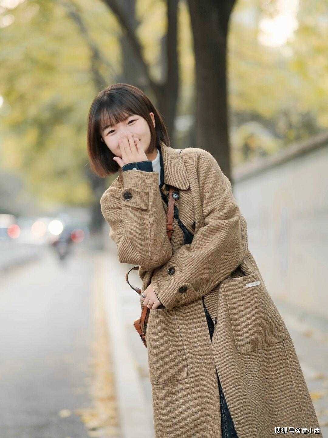 小个子 小个子入冬少穿“羽绒服”，建议多穿“大衣”，简约高级还耐看