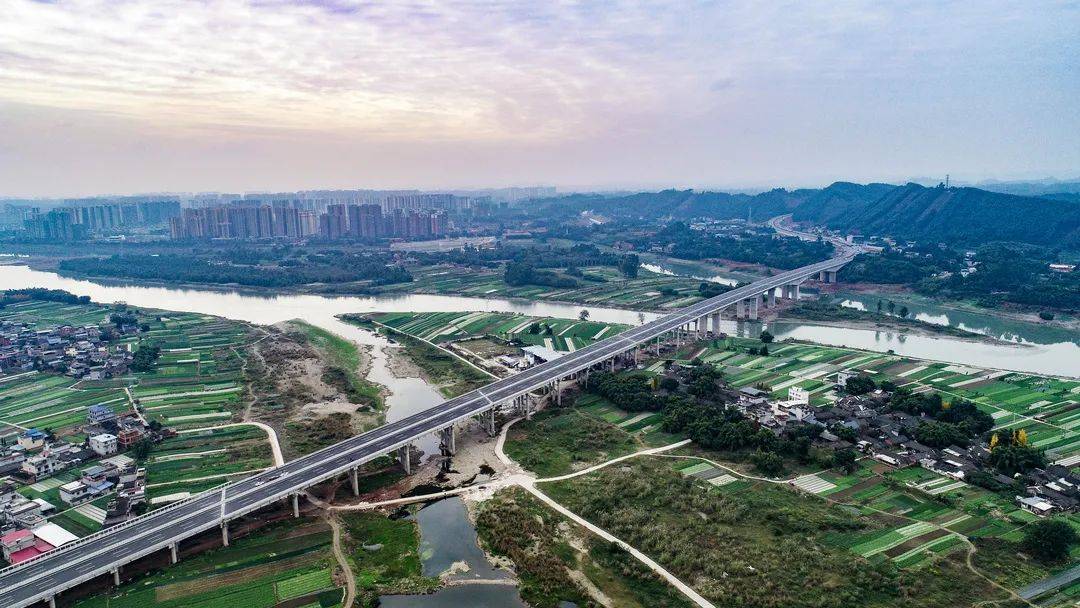 图源新乐山岷江"四号桥"双向6车道,路基宽度32米,全长9.