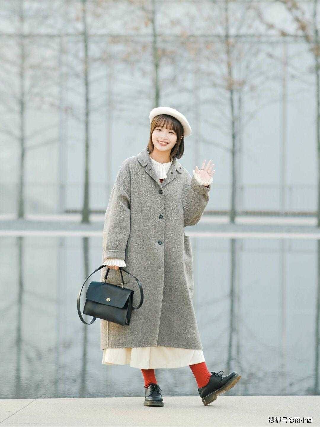 小个子 小个子入冬少穿“羽绒服”，建议多穿“大衣”，简约高级还耐看