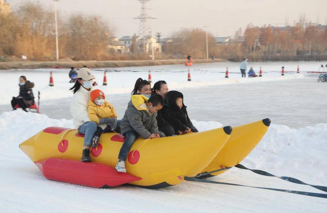 阿克蘇國家溼地公園滑冰場開門迎客_遊客_市民_狗拉雪橇