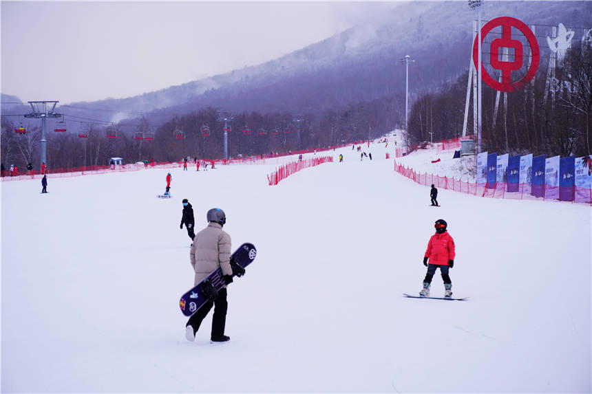 滑雪场|冬季旅游的正确打卡方式，北大壶滑雪场，粉雪天堂，速度与激情