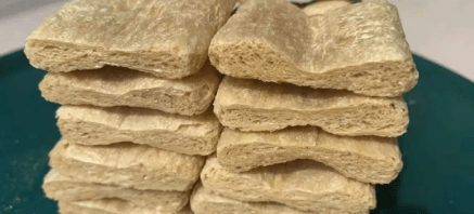 野菌扎干(一种色泽微黄,层次丰富的豆制品,质地疏松,极易吸收汤汁,既