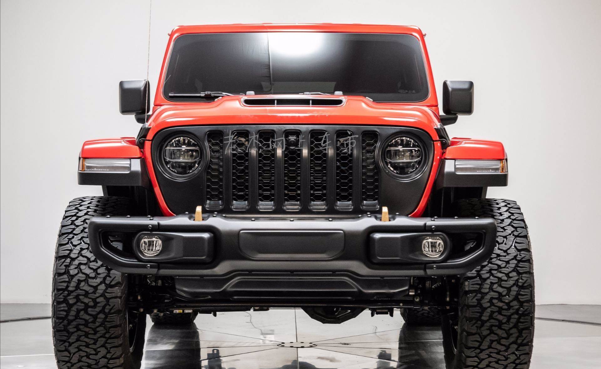 硬派越野的旗舰8缸引擎四驱气势汹汹比路虎卫士霸气