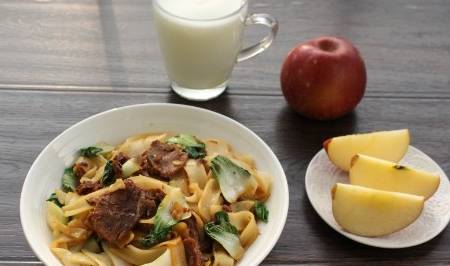 羊奶|一个女人早餐，简单3样营养又美味走红朋友圈，网友：日子过成诗