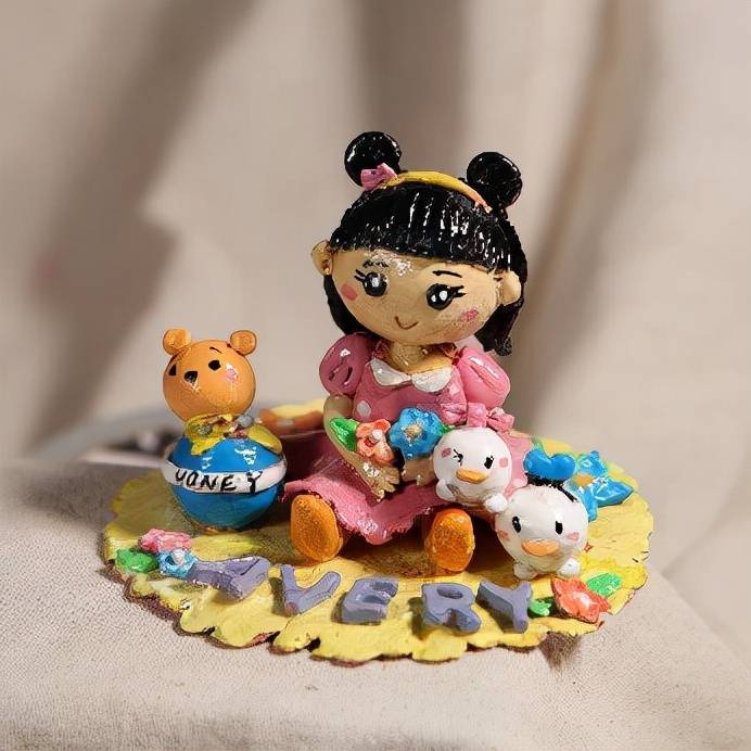 我的宝贝作品简介:作品的主角是我的女儿,装扮成为她最爱的卡通米妮