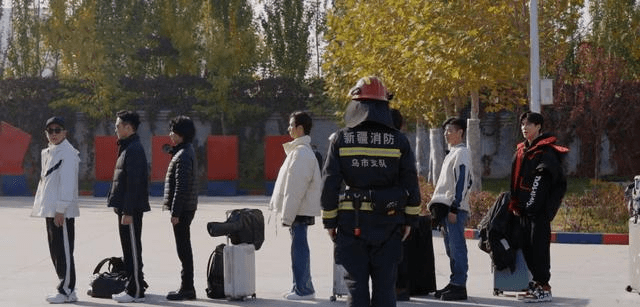 陈小春|《我们的滚烫人生》开播，高瀚宇乱说话被批评，陈小春早就说过他