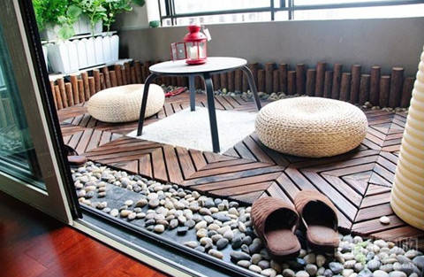 新房装修,老婆非要在阳台铺满鹅卵石,邻居们看了都来问!