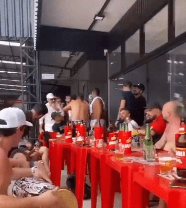 亚洲杯|国足球星洛国富刚回巴西，朋友桑巴式歌载舞欢迎仪式，他已不适应