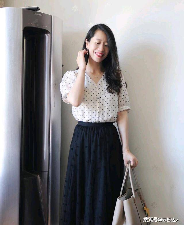 设计 40岁的女人已经不再年轻，但可以很优雅，会穿衣搭配很关键