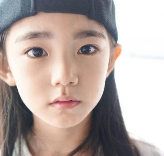 李恩彩wenno:年仅12岁，终身身高定格1米5！妈妈知道真相后，后悔不已！