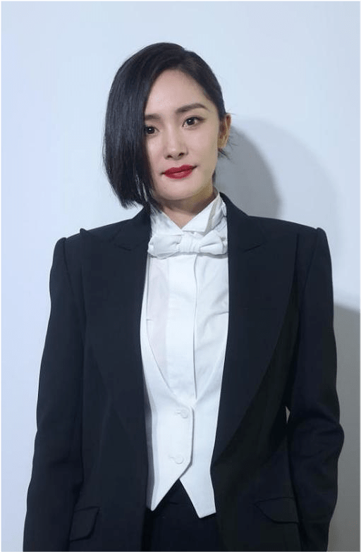 封神 杨幂新年造型惊艳曝光！穿“虎纹裙”封神太惊喜，虎年彻底开挂