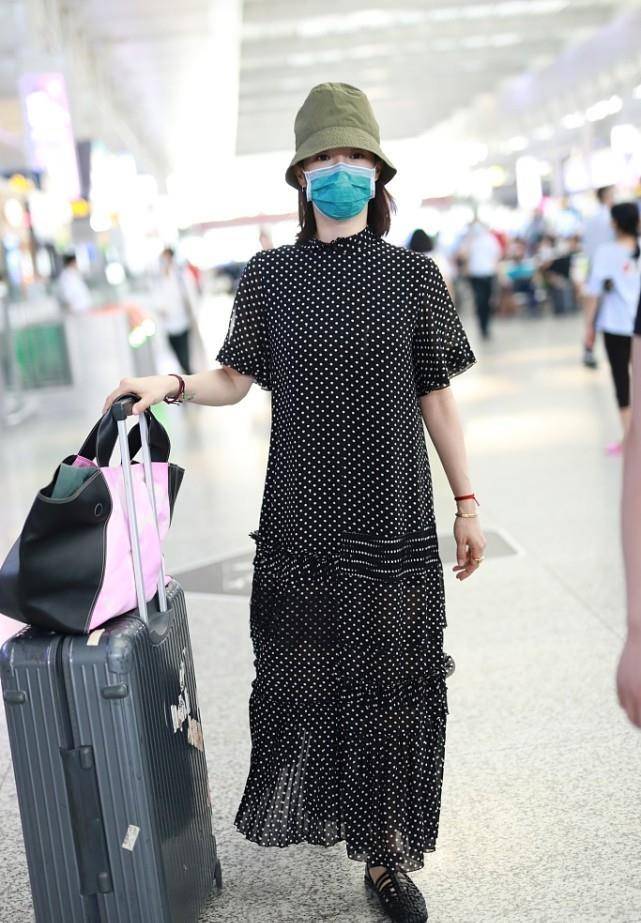 形象 成熟女人建议玩转深色系，看白百何的4款深色造型，很有魅力