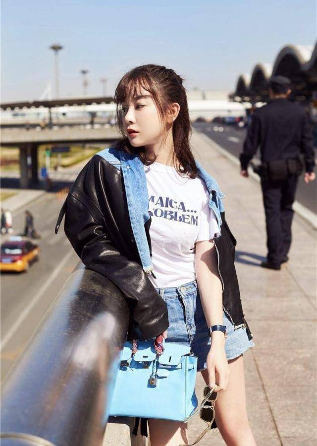 黑色 31岁张檬少女感十足，米色外套搭配军绿色T恤减龄时髦，活力满满