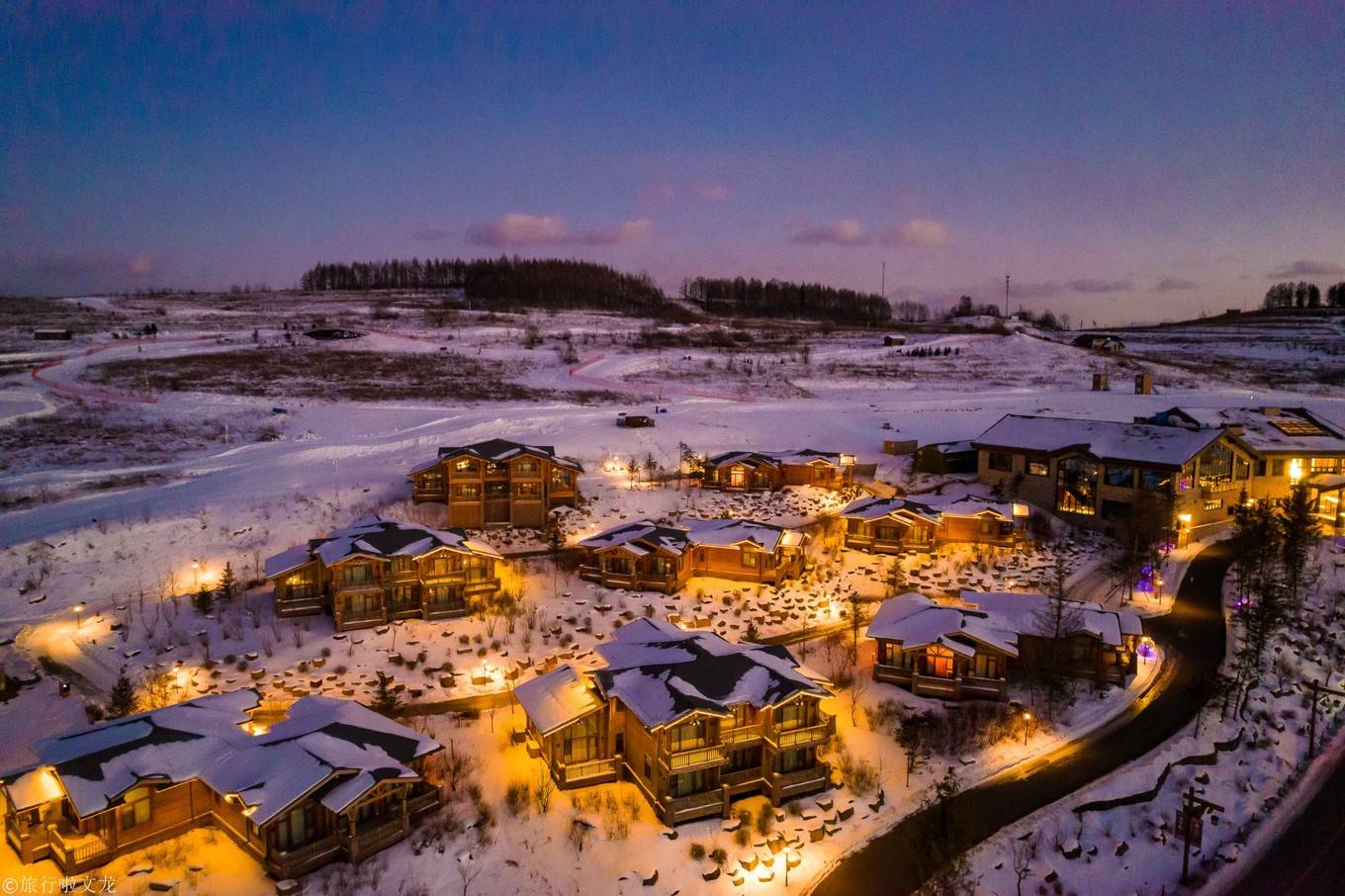 火炕|冬季在东北正确打开方式，长白山鲁能胜地滑雪UTV住火炕