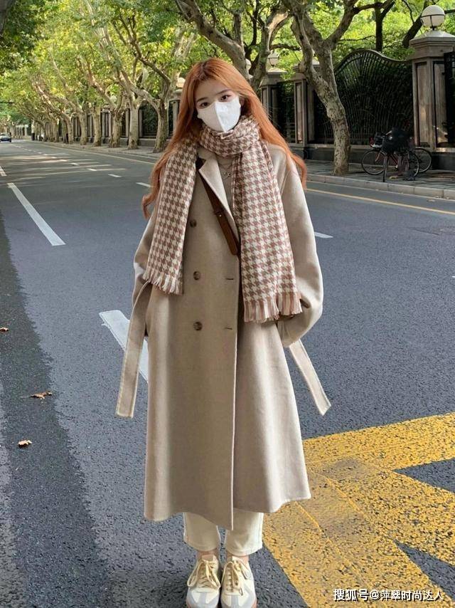 小个子 小个子女生，冬季穿搭记住这2个“口诀”，身高155也能变身时髦精