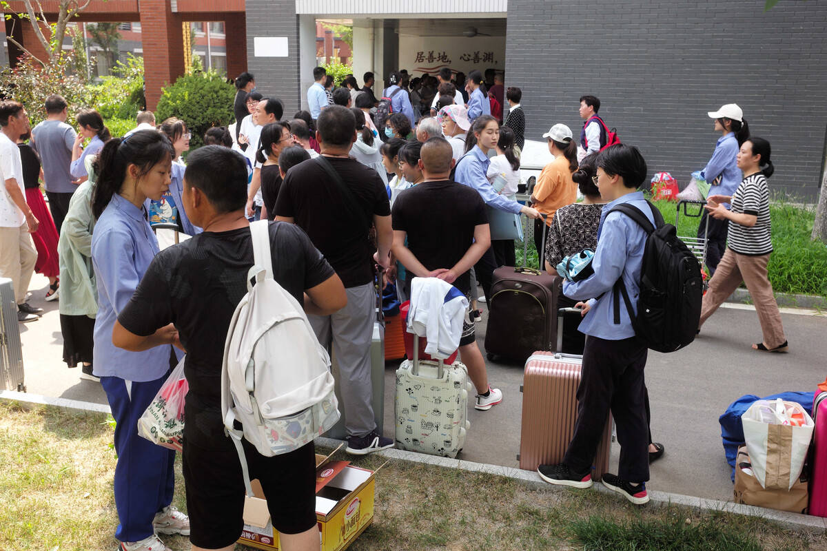 原创大学生放假带30件行李爸爸调侃宛若搬家家长俺家也这样