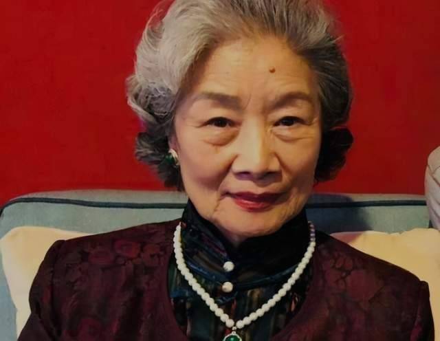 吕中嫁给同学今儿子是导演儿媳是著名演员女儿是国人骄傲