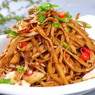 这盘油焖小山笋简单家常脆嫩可口就是这个味儿