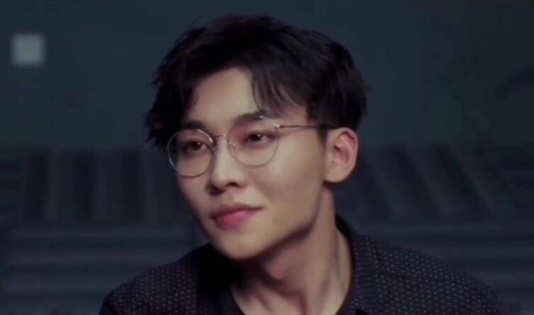 刘奕君|刘奕君儿子大学没毕业就红了 陈宝国力捧的儿子37了却总差口气