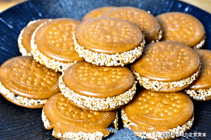 做法|天冷了,教你红薯新吃法,先搅后炸,香甜酥脆,一顿一盘不够吃