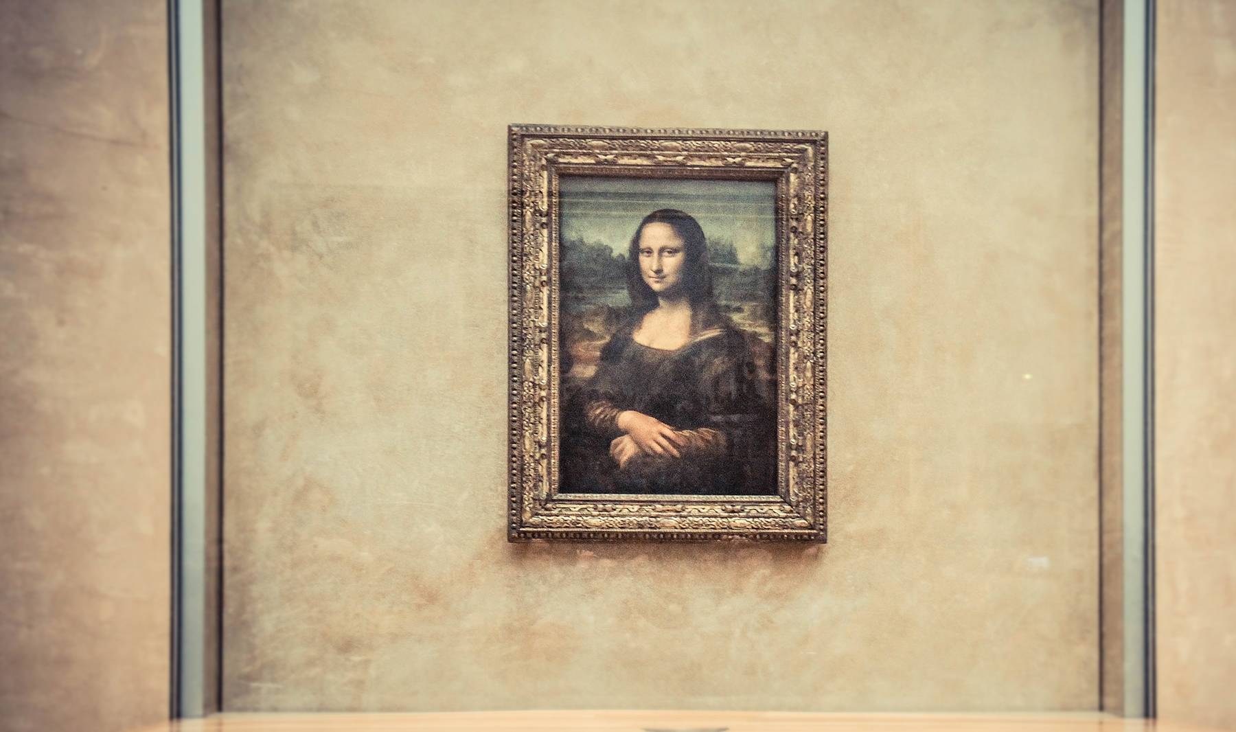 有40万件藏品的卢浮宫，一抹微笑最受欢迎，任何角度都在注视你