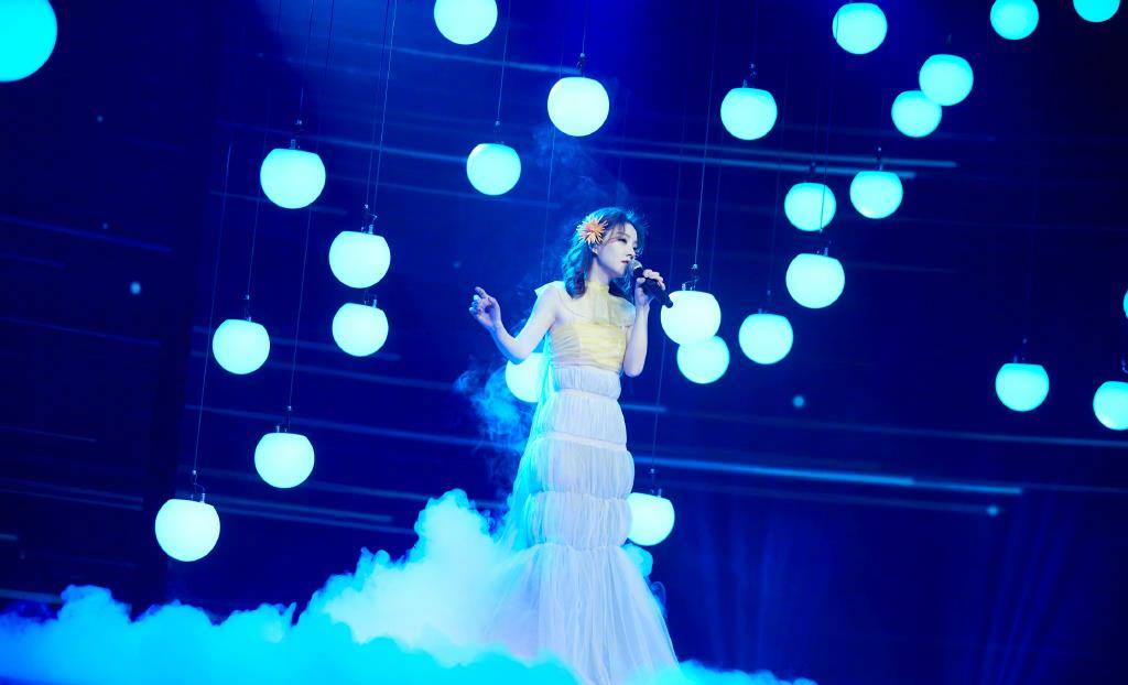 声线|青春有你3邓孝慈和声绝了,冯提莫独奏高音征服全场