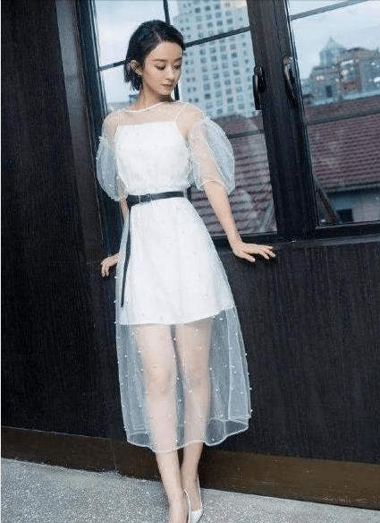 赵丽颖真是一张"初恋脸",穿粉色吊带连体裤,甜美到骨子里了_前卫_样式