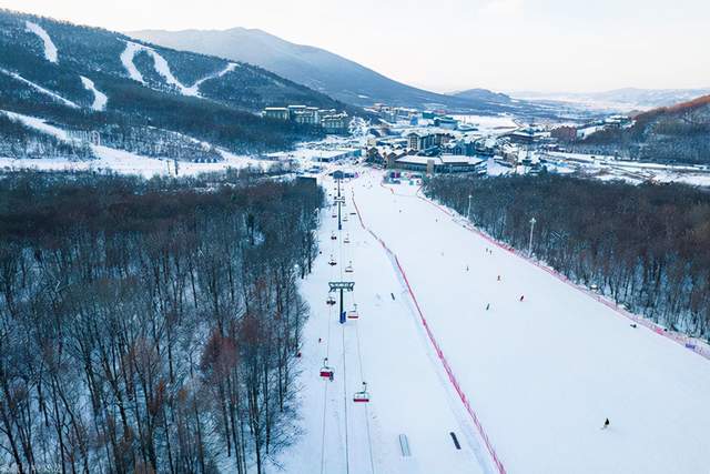 滑雪|冬季东北航拍，吉林北大湖滑雪度假区，冰天雪地梦幻得不敢相信