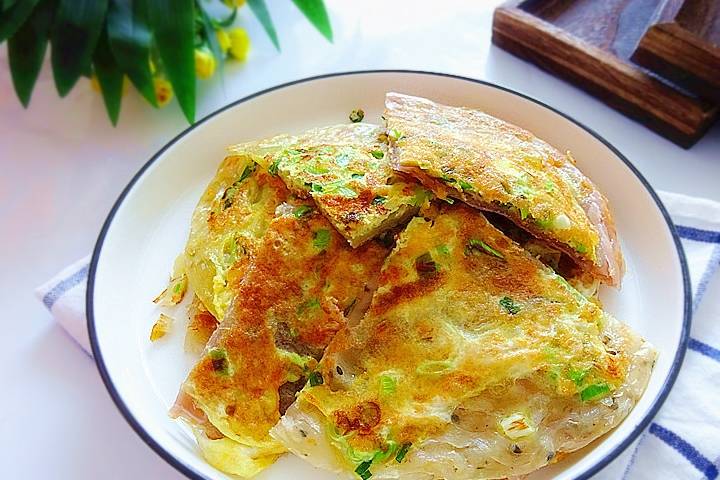 葱花|最近早餐迷上吃它,5分钟做好的鸡蛋饼,简单省事,好吃又顶饱!