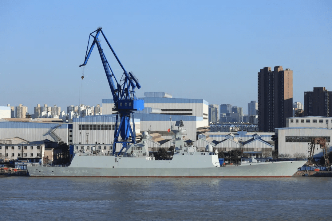 上海造船厂航母图片