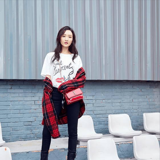 王鸥 春天怎么穿？看看王鸥的格子衬衫+T恤，美翻了全场