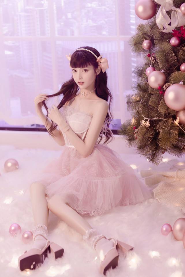 叶熙祺绝美圣诞写真曝光依然纸片人