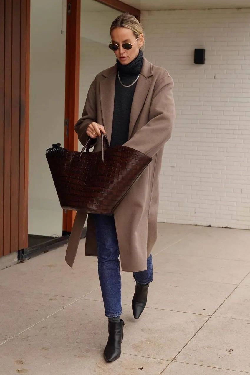 显高 “小白鞋”失宠了！现在流行“裤子＋短靴”，时髦又显高！