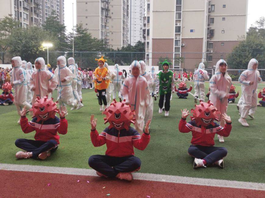 步伐|福州市融侨小学：超萌超酷！体艺节开幕式燃爆
