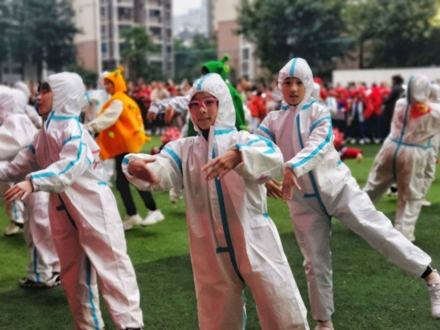 步伐|福州市融侨小学：超萌超酷！体艺节开幕式燃爆