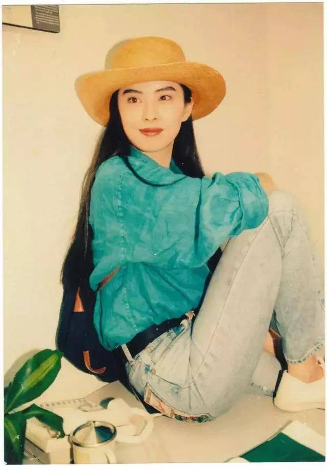 饰品 港风为什么经典不过时？无非就是掌握这些元素的搭配，复古又高级