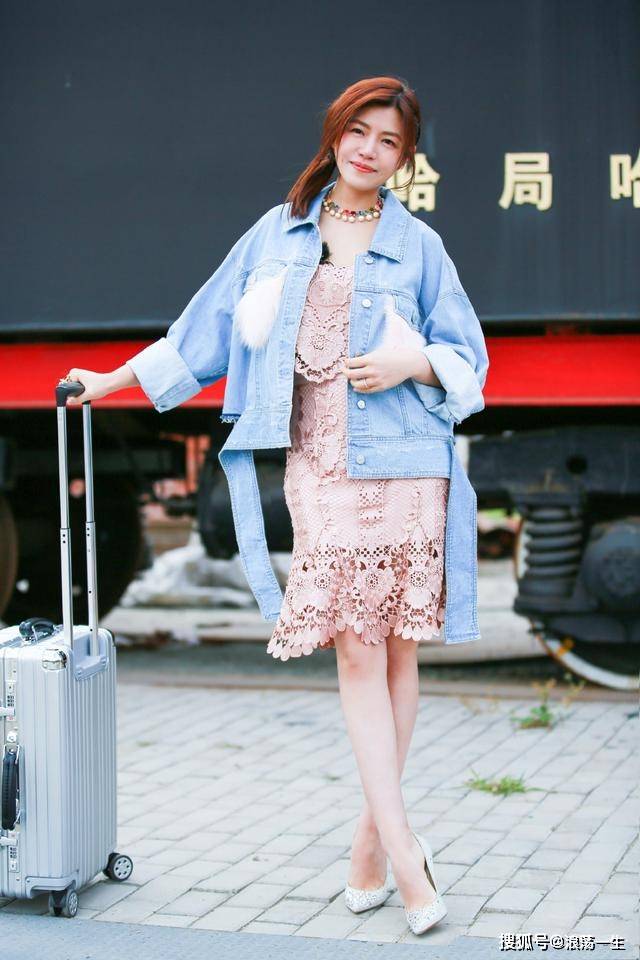 陈妍希清纯大变样,逆龄穿搭尽显少女感,包子脸还是那么俏皮可爱_外套