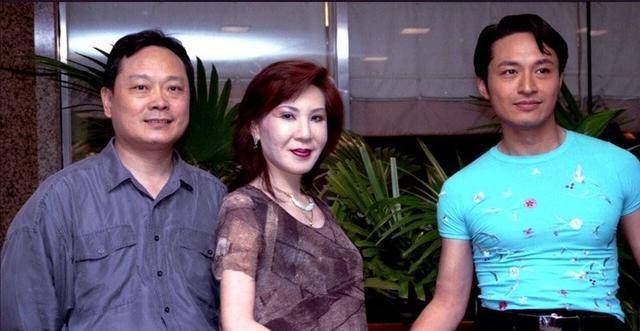 西门|被全网骂了二十多年的西门大妈，与男神演亲密戏，黯然退圈之谜