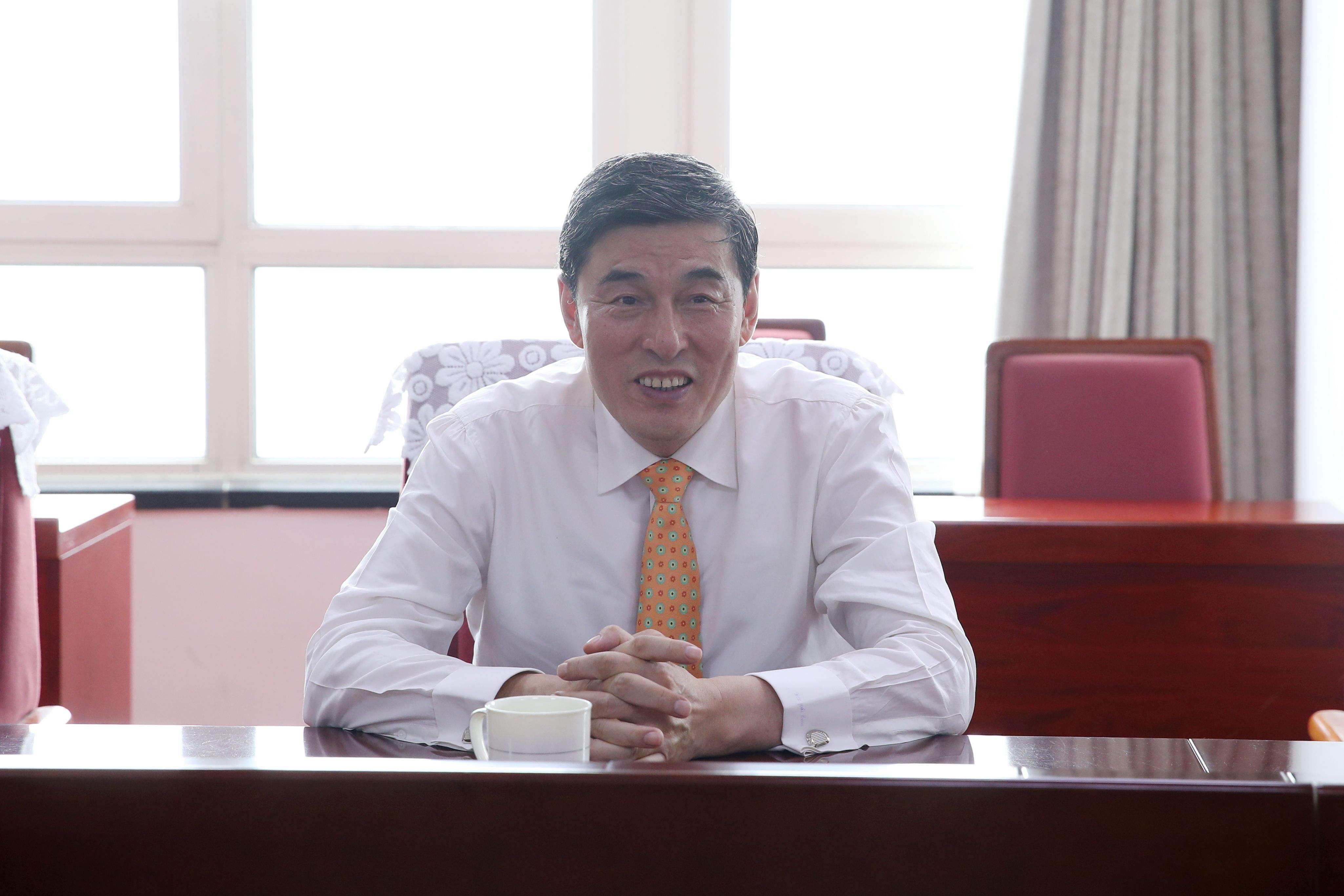 事业的成功使解直锟获得了惊人的财富.