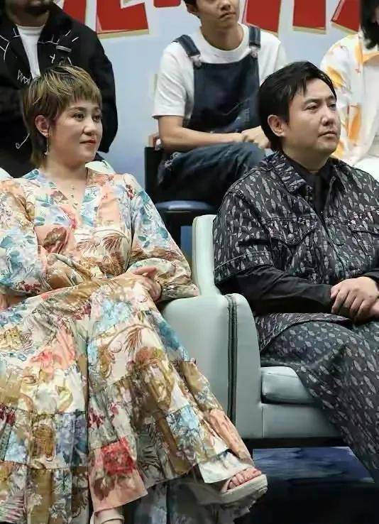 马丽 39岁马丽怎么老这么快！难逃中年发福胖太多，穿碎花裙有大妈感