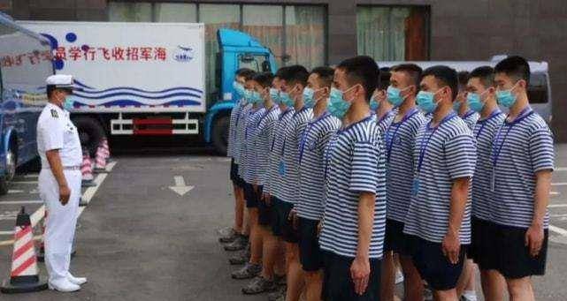 因为为了长高7厘米，花了16万去断骨增高的李亚诺，如今双腿彻底废了